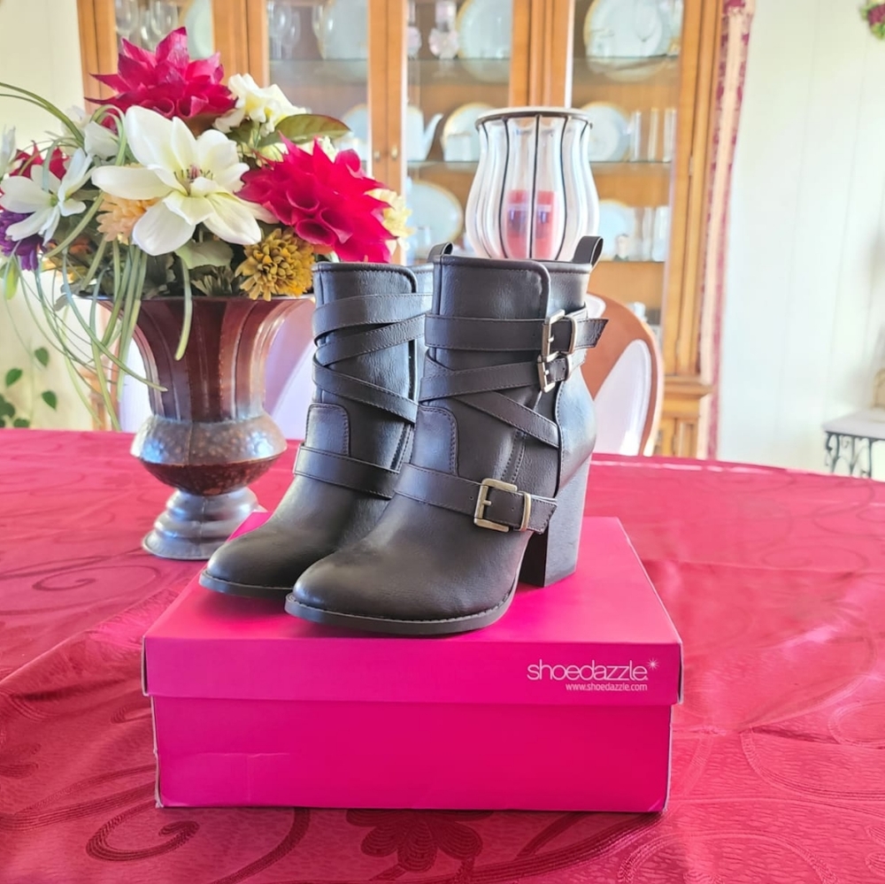 Shoes - Picture 2 of 5